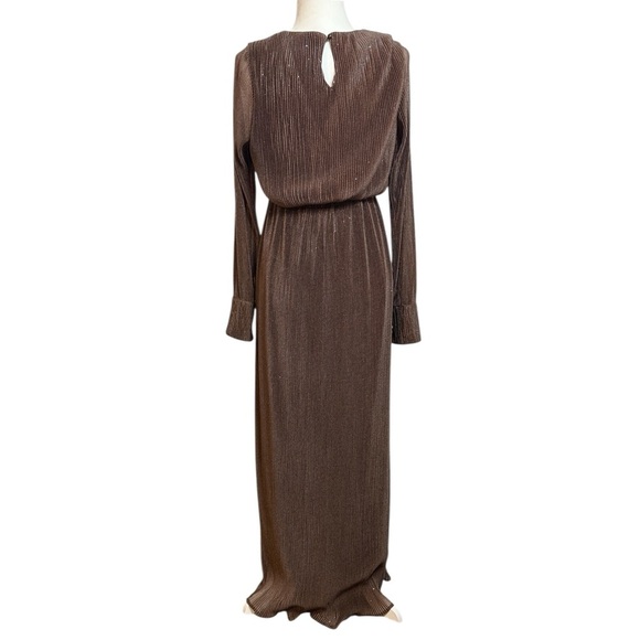 Elegant Pleated Ribbed Textured V Neck Metallic Brown Evening Wedding Maxi Dress - Picture 3 of 11